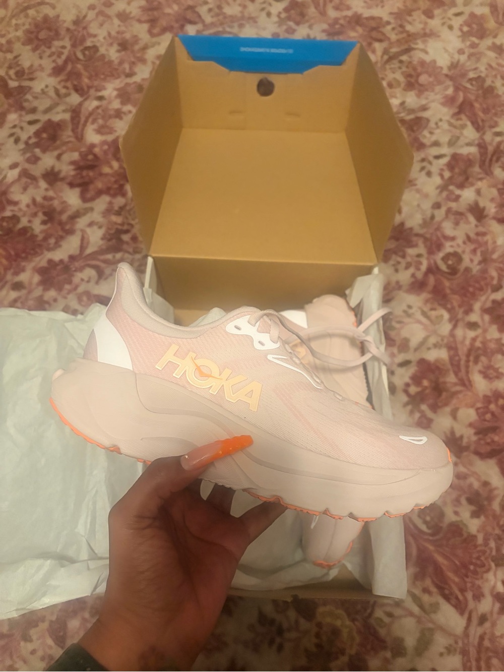 HOKA Arahi 8
